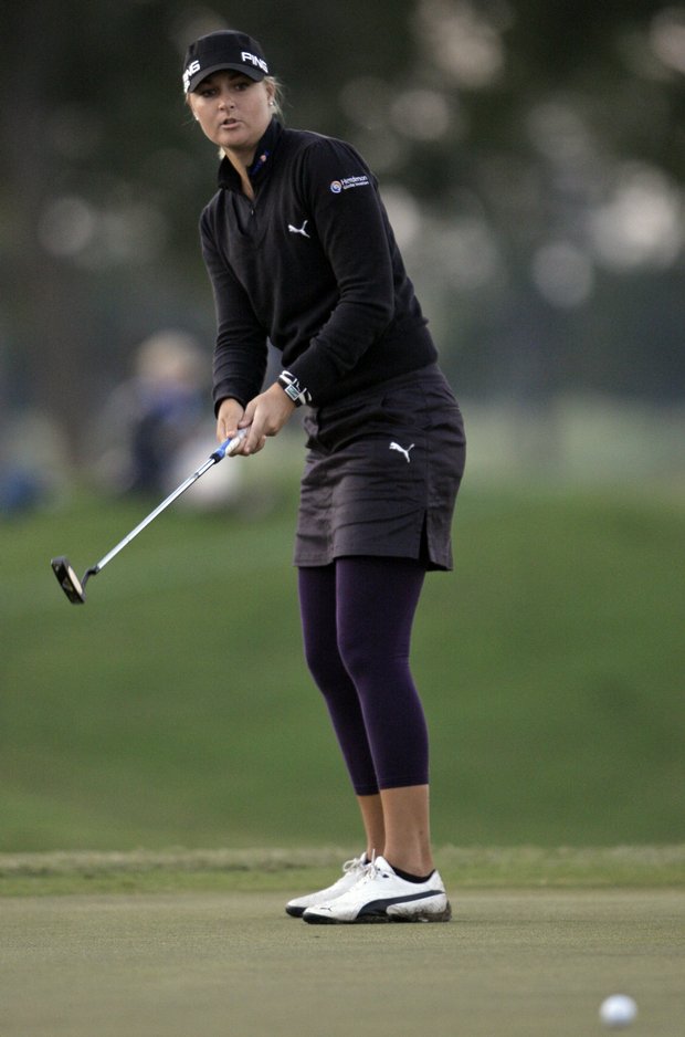 It's forbidden to travel with leggings, but is it possible to play golf  wearing them?